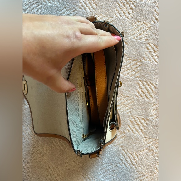 Fossil Heritage Top Handle Crossbody Bag - Picture 4 of 5